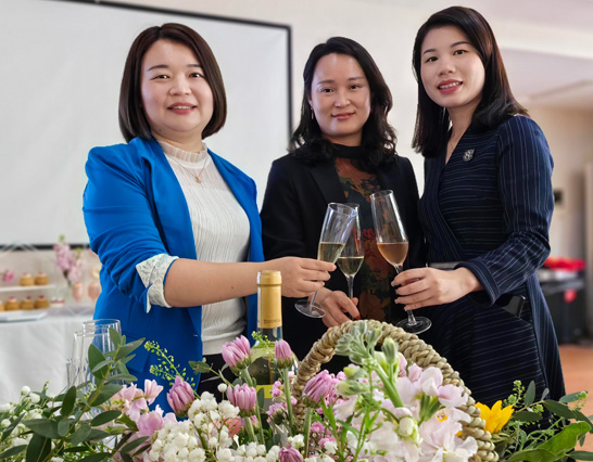 女神節(jié)里笑容翻飛，歡樂不退